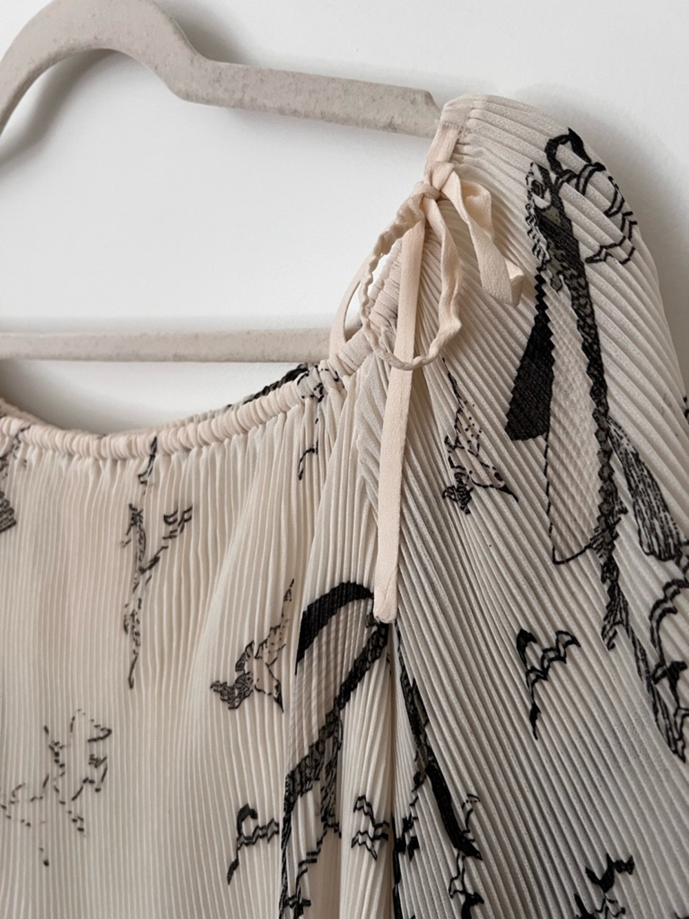 Aritzia Wilfred Talence Blouse (cream/black) - Picture 4 of 9